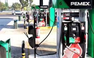 Gobierno de México y gasolineros fijan tope de 28 pesos por litro de diésel