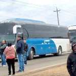 Continúa bloqueada carretera en Camalú