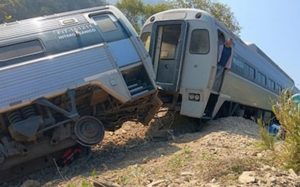 Tren Interoceánico ‘no aprende’: Vagón de carga se descarrila en misma zona de mortal accidente en Oaxaca