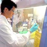 Moderna y Merck anuncian primera vacuna personalizada contra el melanoma