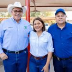 Entregan implementos e insumos a productores